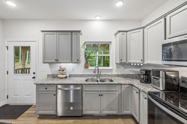 101 Cordle Ct, Charlotte, TN 37036