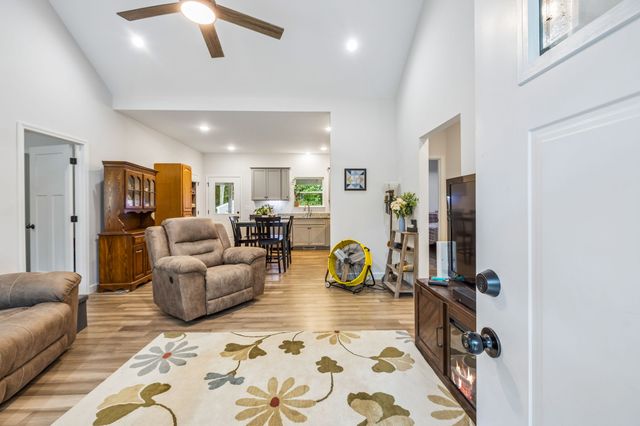 101 Cordle Ct, Charlotte, TN 37036