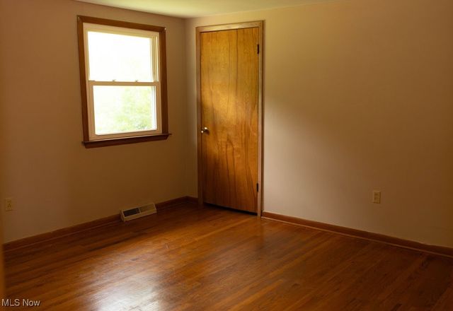 1330 James Circle 2, Zanesville, OH 43701