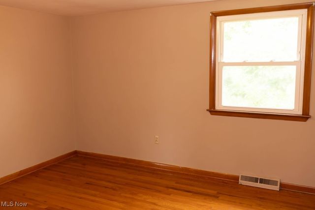 1330 James Circle 2, Zanesville, OH 43701