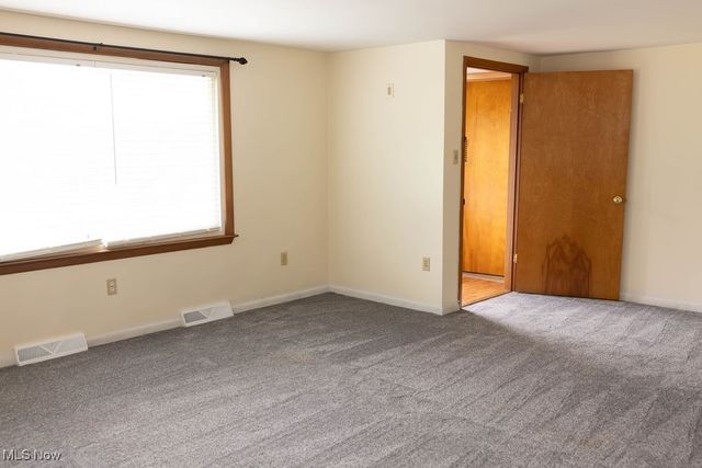 1330 James Circle 2, Zanesville, OH 43701