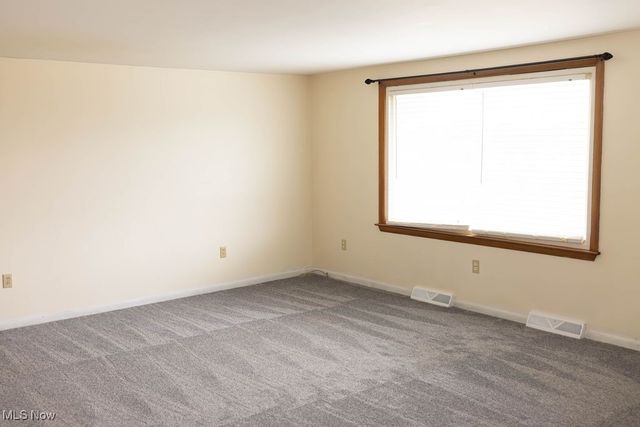 1330 James Circle 2, Zanesville, OH 43701
