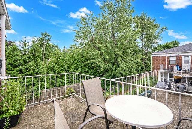 1205 Broadway F-24, Hewlett, NY 11557