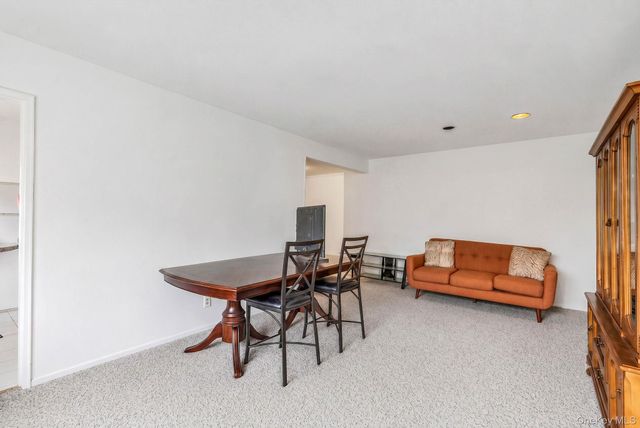 1205 Broadway F-24, Hewlett, NY 11557