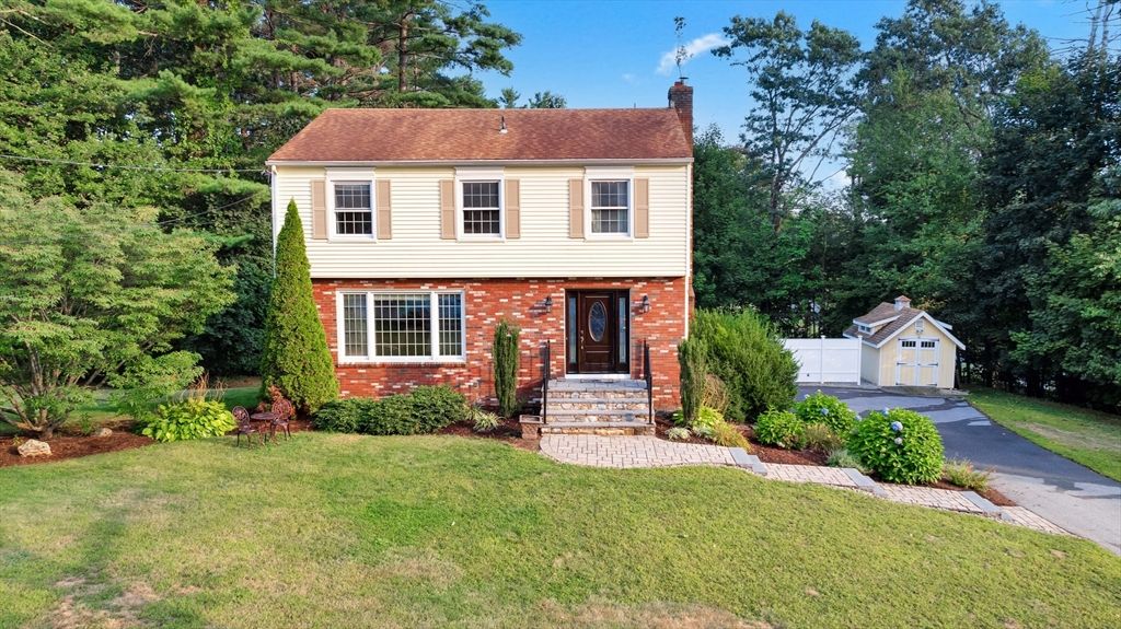 24 Cricket Drive, Sturbridge, MA 01566