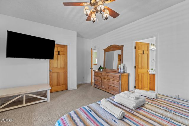 2129 Duck Pond Lane, Sevierville, TN 37876