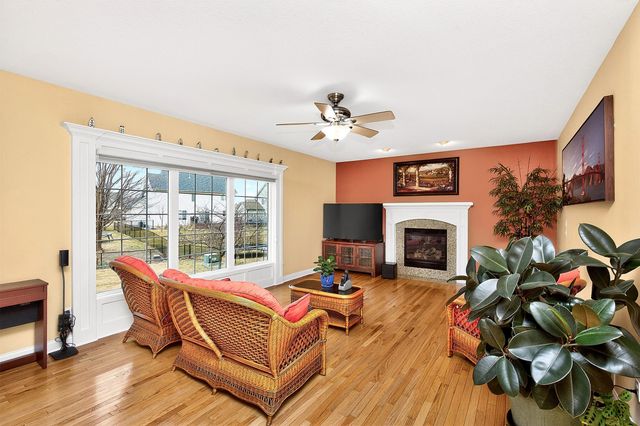 8425 Parkside Circle, West Des Moines, IA 50266