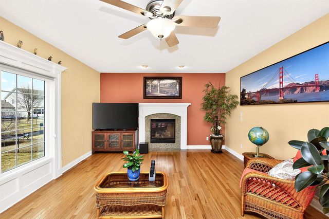 8425 Parkside Circle, West Des Moines, IA 50266