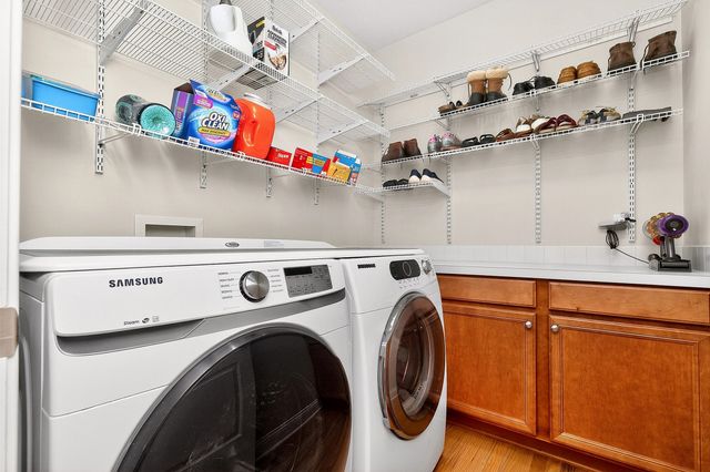 8425 Parkside Circle, West Des Moines, IA 50266