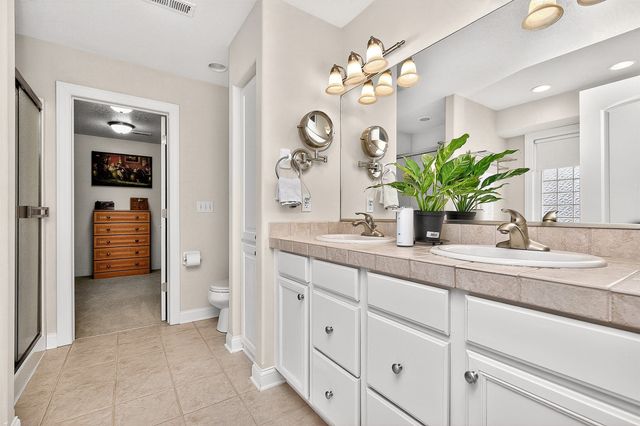 8425 Parkside Circle, West Des Moines, IA 50266