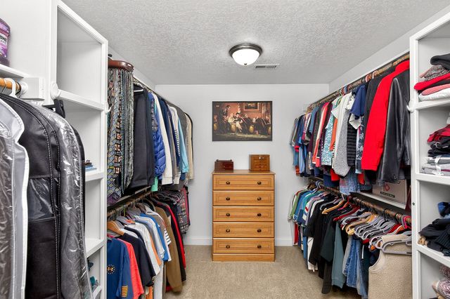 8425 Parkside Circle, West Des Moines, IA 50266