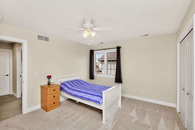 8425 Parkside Circle, West Des Moines, IA 50266