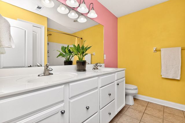 8425 Parkside Circle, West Des Moines, IA 50266