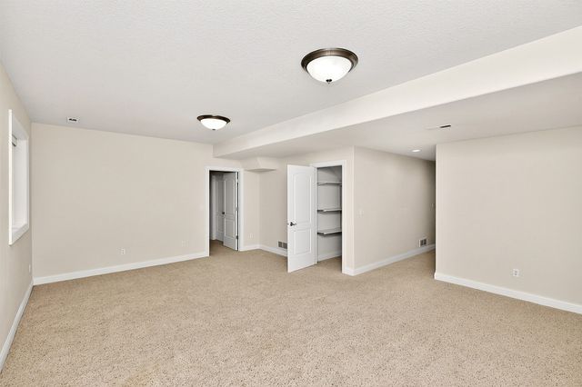 8425 Parkside Circle, West Des Moines, IA 50266