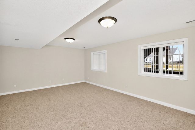 8425 Parkside Circle, West Des Moines, IA 50266