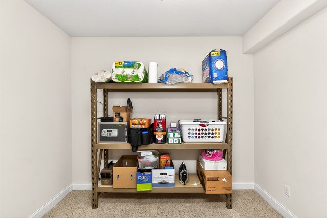 8425 Parkside Circle, West Des Moines, IA 50266