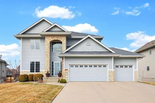 8425 Parkside Circle, West Des Moines, IA 50266