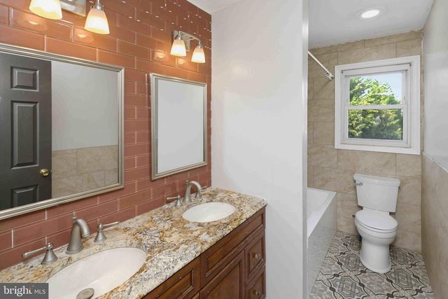 550 GABLES CT, Langhorne, PA 19047