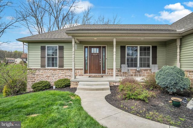 1519 ROLLING MEADOW RD, Lebanon, PA 17046