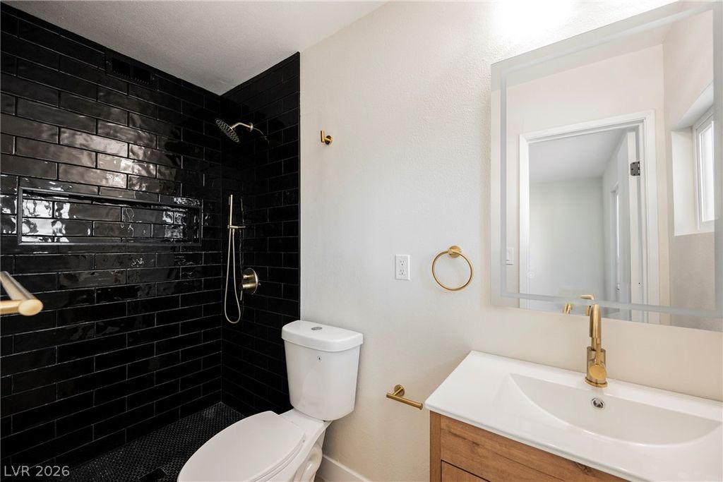 872 Count Wutzke Avenue, Las Vegas, NV 89119 — photo 2