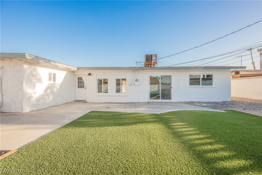 872 Count Wutzke Avenue, Las Vegas, NV 89119 — photo 4