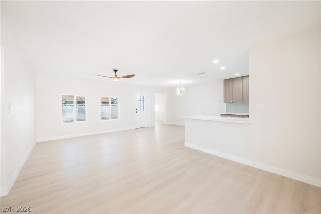 872 Count Wutzke Avenue, Las Vegas, NV 89119 — photo 5