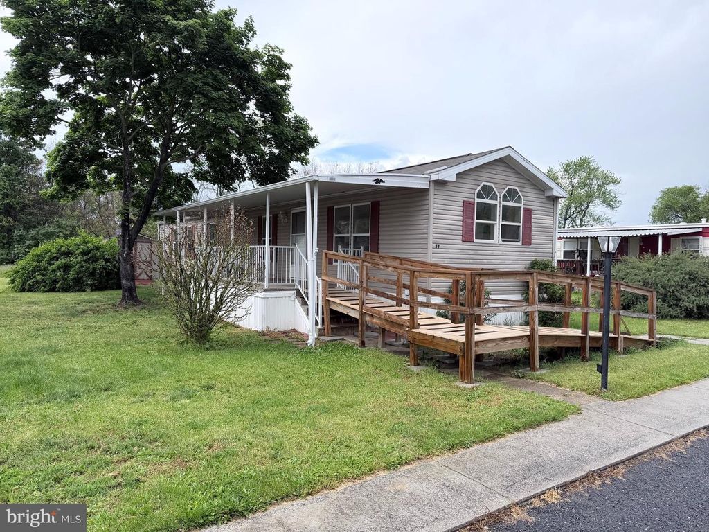 17 CORAL DRIVE, Carlisle, PA 17013