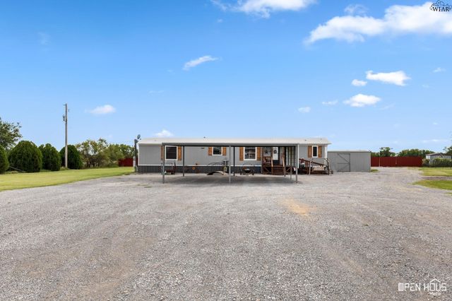 301 SOUTH GATE GARDENS STREET, Iowa Park, TX 76367