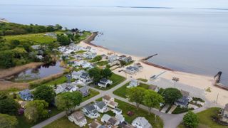 31 Meriden Road, Old Lyme, CT 06371