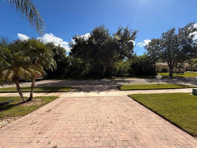 633 NW Whitfield Way, Port St. Lucie, FL 34986