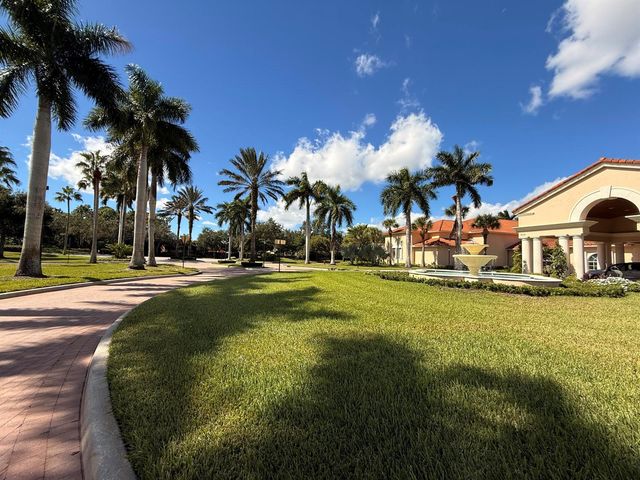 633 NW Whitfield Way, Port St. Lucie, FL 34986