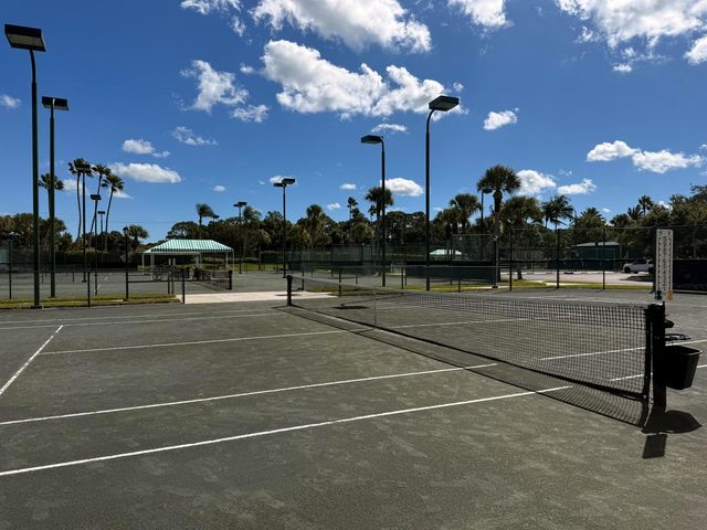633 NW Whitfield Way, Port St. Lucie, FL 34986