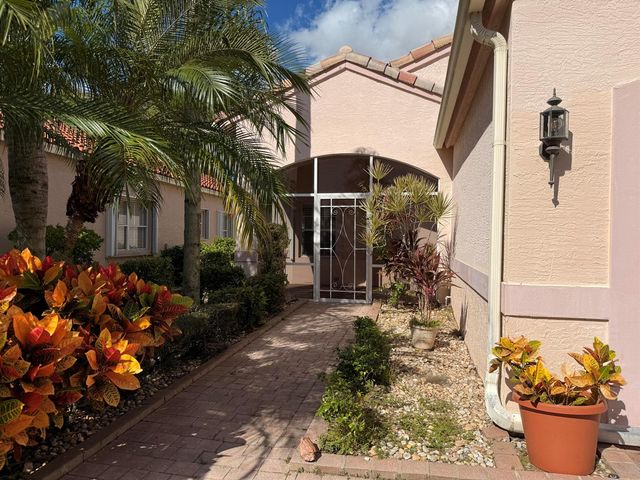 633 NW Whitfield Way, Port St. Lucie, FL 34986