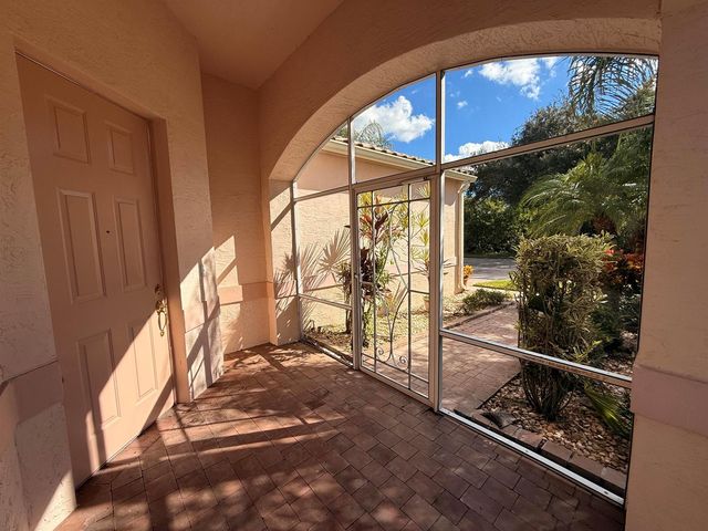 633 NW Whitfield Way, Port St. Lucie, FL 34986