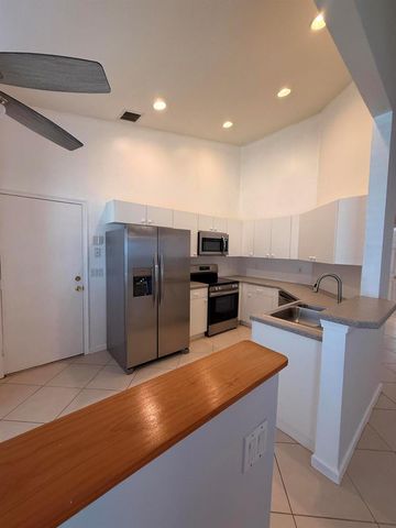 633 NW Whitfield Way, Port St. Lucie, FL 34986