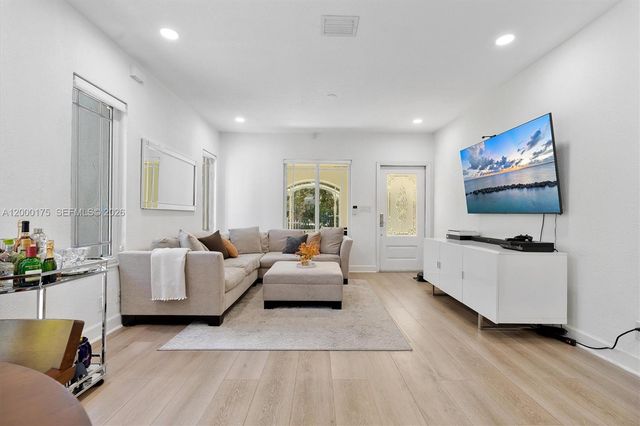 2231 SW 17th St, Miami, FL 33145