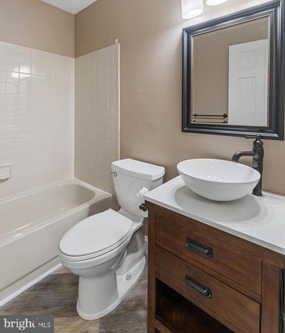 3408-B NEILS CT, Mount Laurel, NJ 08054