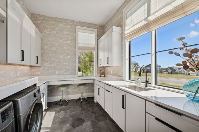 7338 Harlow Dr, College Grove, TN 37046