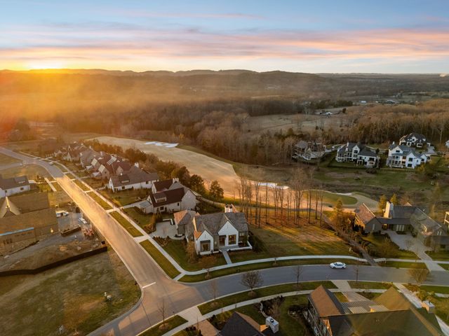 7338 Harlow Dr, College Grove, TN 37046