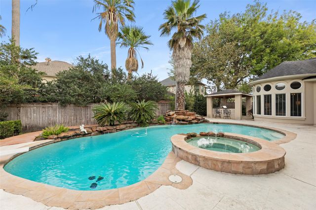 65 Schubach Drive, Sugar Land, TX 77479