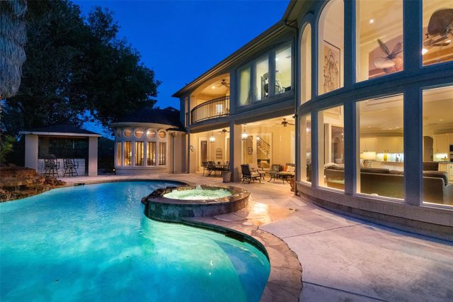 65 Schubach Drive, Sugar Land, TX 77479