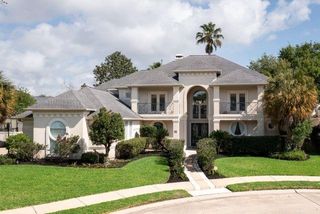 65 Schubach Drive, Sugar Land, TX 77479