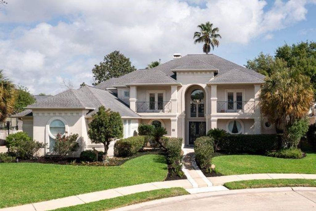65 Schubach Drive, Sugar Land, TX 77479