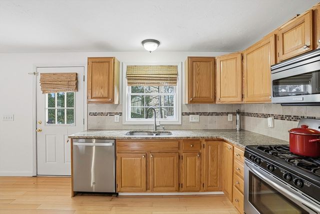 55 Arrowwood Dr 55, Shrewsbury, MA 01545