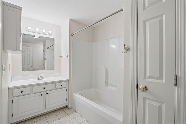 55 Arrowwood Dr 55, Shrewsbury, MA 01545