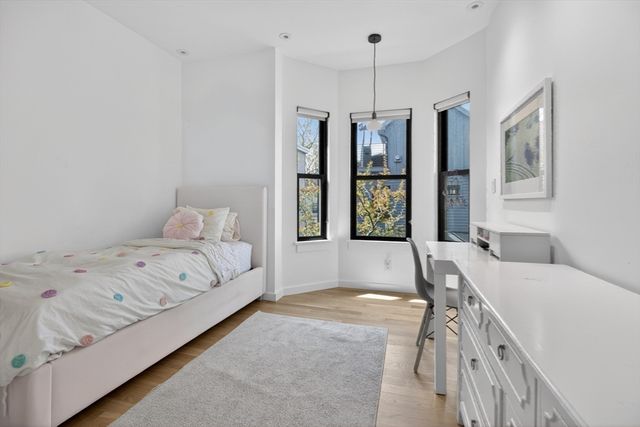 96 Henry Street 1, Cambridge, MA 02139