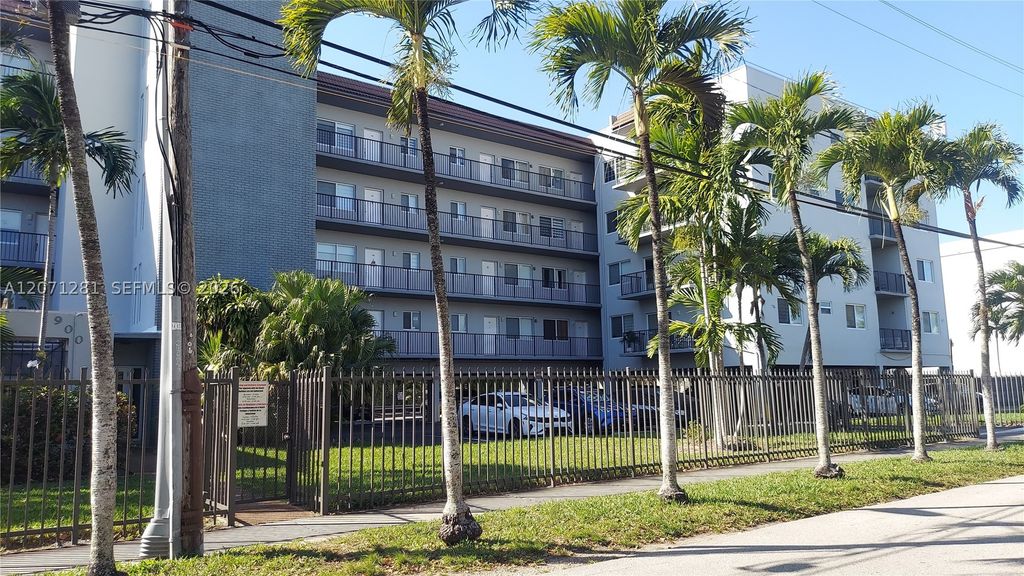 900 SW 84th Ave 301E, Miami, FL 33144