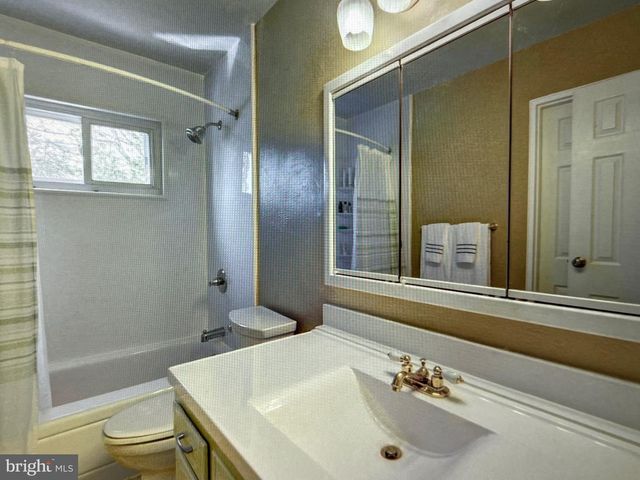 237 SHERWOOD AVE, Hamilton, NJ 08619