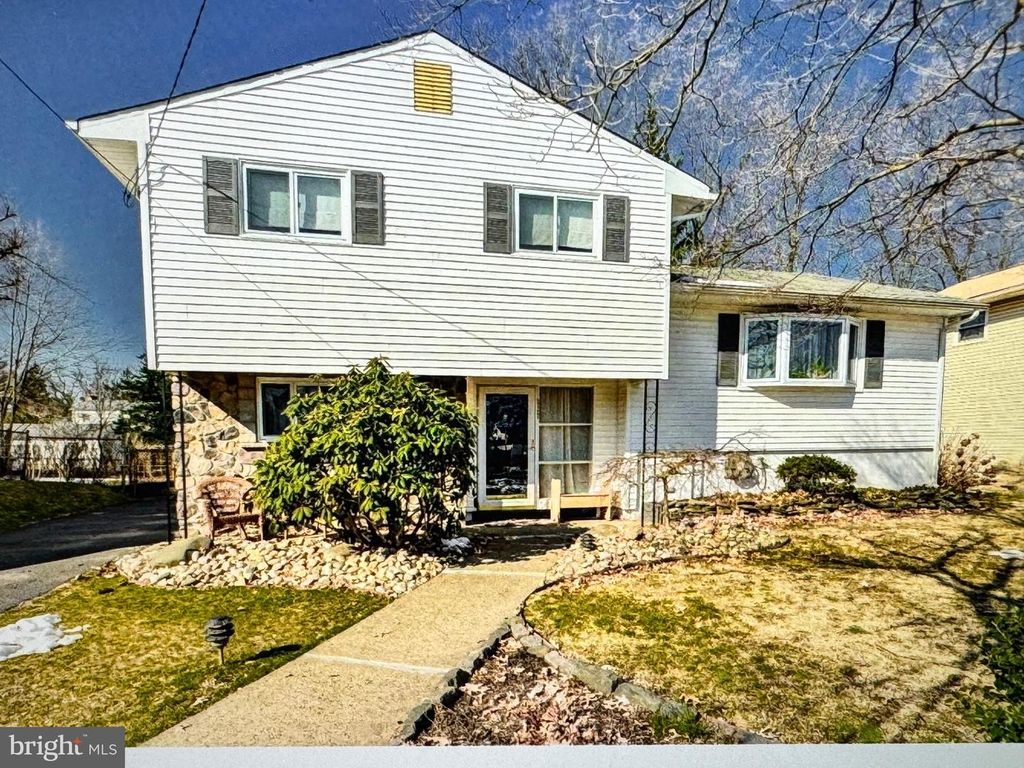 237 SHERWOOD AVE, Hamilton, NJ 08619