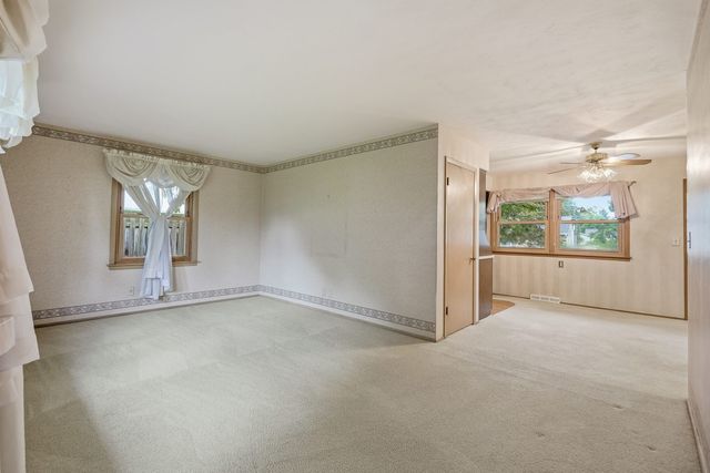 964 Cimarron Drive, Davenport, IA 52804